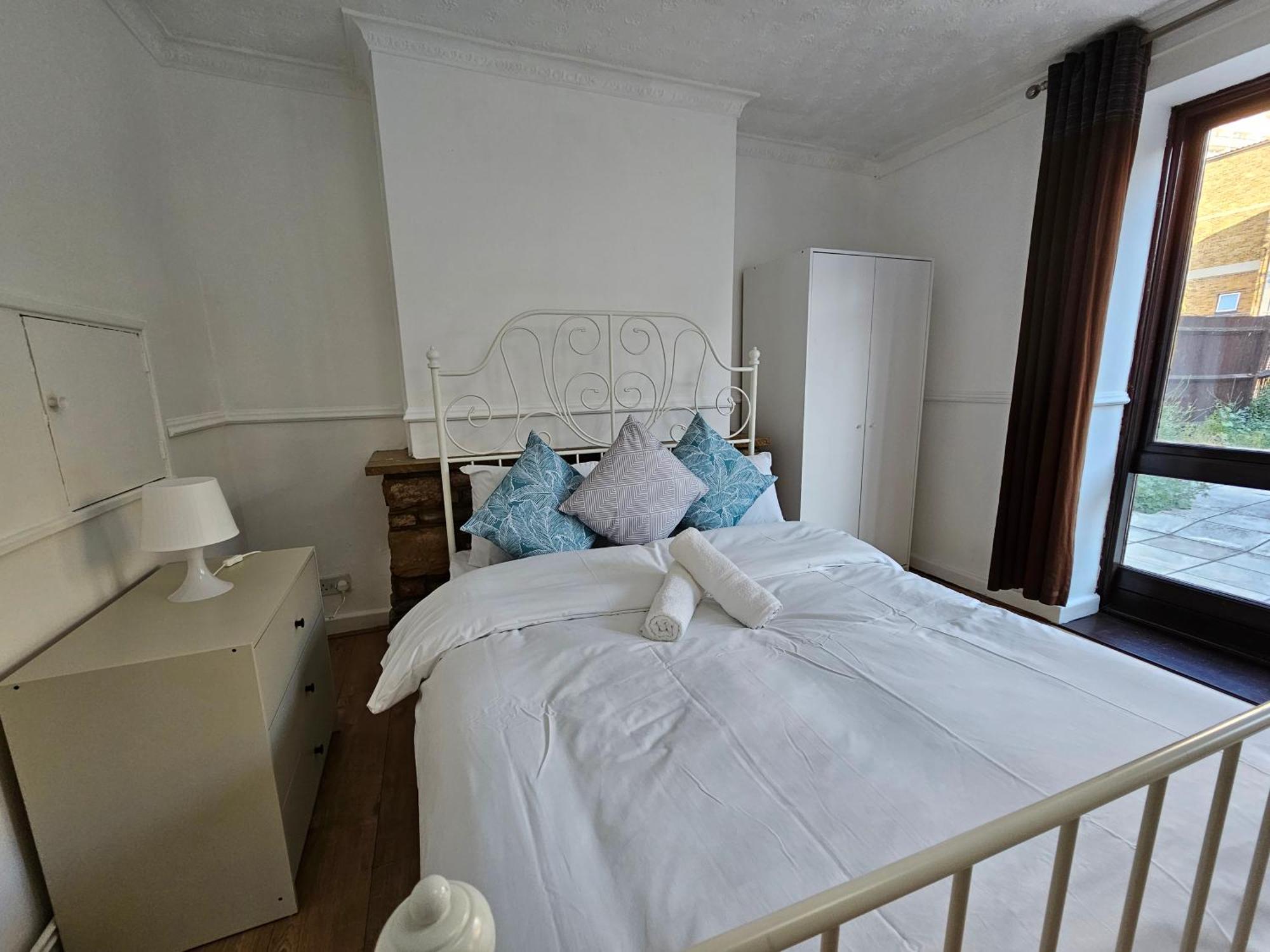 London E1 Rooms Exterior photo